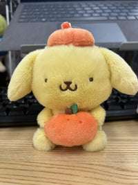 Porte clé peluche 10cm Pompompurin avc fruit SANRIO