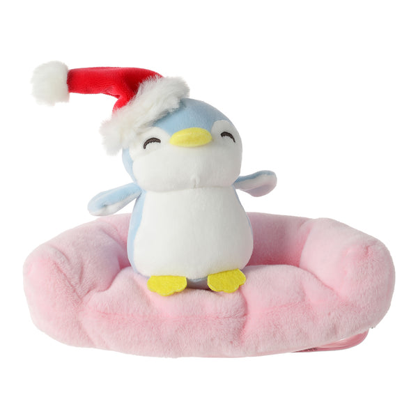 Peluche pingouin bleue avec chapeau de noël & canapé
