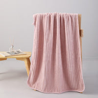 Serviette de bain ondulée rose en polaire corail Wavy Series