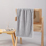 Serviette de toilette grise en polaire Wavy Coral Series
